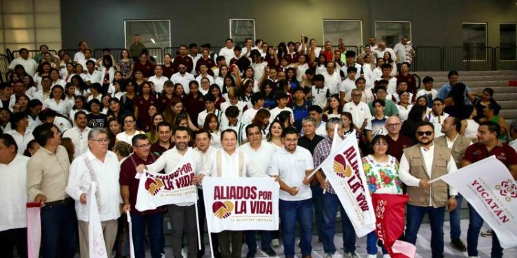 Díaz Mena inaugura espacio de diálogo juvenil sobre salud mental