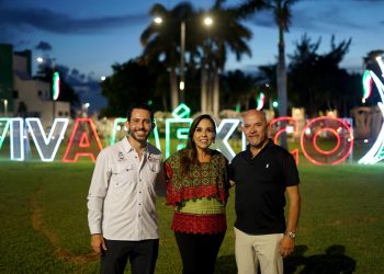 Mara Lezama inaugura decorado patrio en la Zona Hotelera de Cancún e invita a disfrutar del parador fotográfico de las Fiestas Patrias