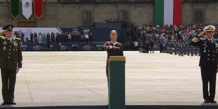 Sheinbaum encabeza su primer desfile militar y defiende la soberanía nacional