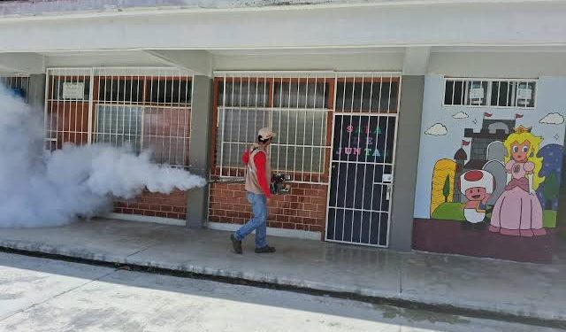 Refuerzan medidas contra el dengue en escuelas