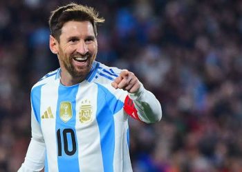 Messi se despide con un doblete