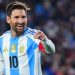 Messi se despide con un doblete