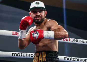 Eduardo ‘Sugar’ Núñez retiene su título mundial superpluma