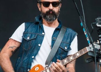 Tito Fuentes reaparece tras superar adicciones y coma inducido