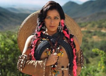 Lila Downs presenta su audiolibro biográfico ‘El Árbol de la Vida’