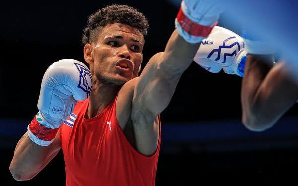 Erislandy Álvarez buscará la gloria en el Mundial de Boxeo 2025