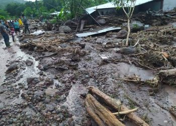 Lluvias en Chiapas provocan deslave y desbordamiento de ríos