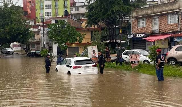 Un torrencial aguacero azotó Xalapa