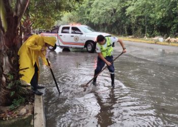 Playa del Carmen activa brigadas de emergencia por intensas lluvias