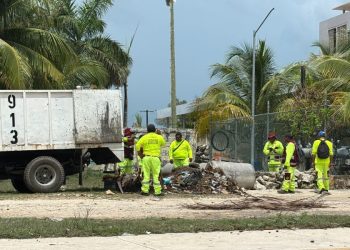 Cancún refuerza limpieza de alcantarillas ante lluvias; Salud alerta por dengue