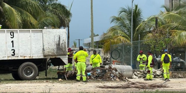Cancún refuerza limpieza de alcantarillas ante lluvias; Salud alerta por dengue