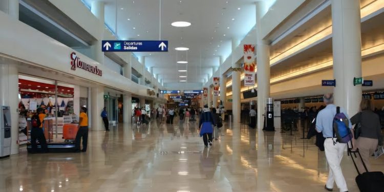 Aeropuerto de Cancún vive su jornada más baja en septiembre durante el “puente patrio”