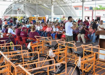 Gobierno de Campeche impulsa a familias de Palizada con apoyos sociales y productivos