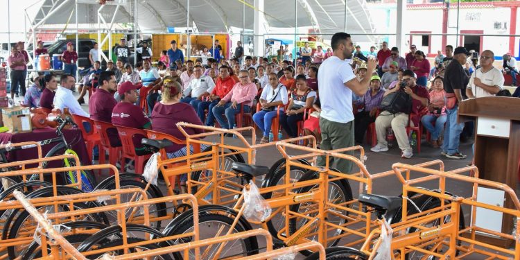 Gobierno de Campeche impulsa a familias de Palizada con apoyos sociales y productivos