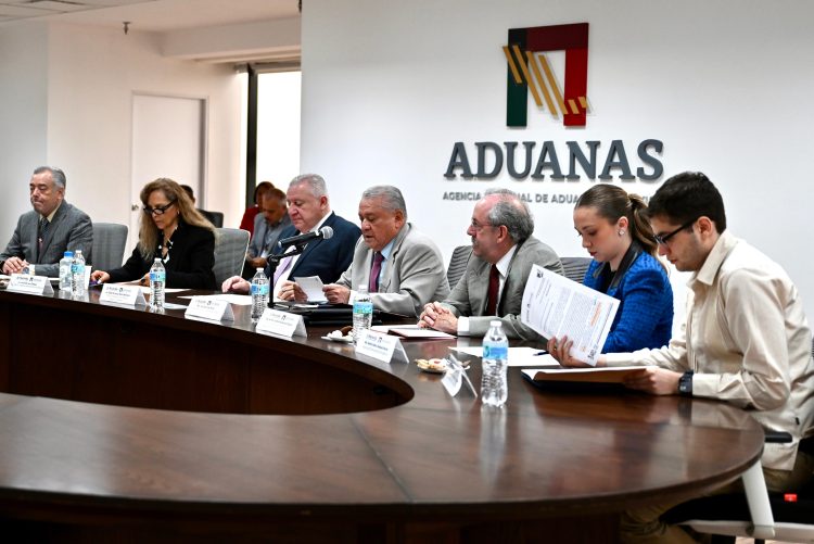 Agencia de Aduanas que dirige Rafael Marín firma convenio con la universidad de Nuevo León