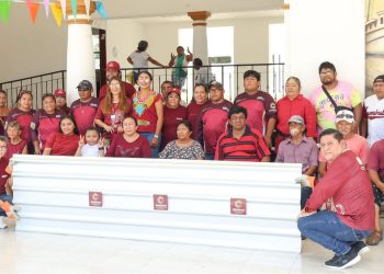 Bienestar entrega láminas a familias de Lerma y Samulá