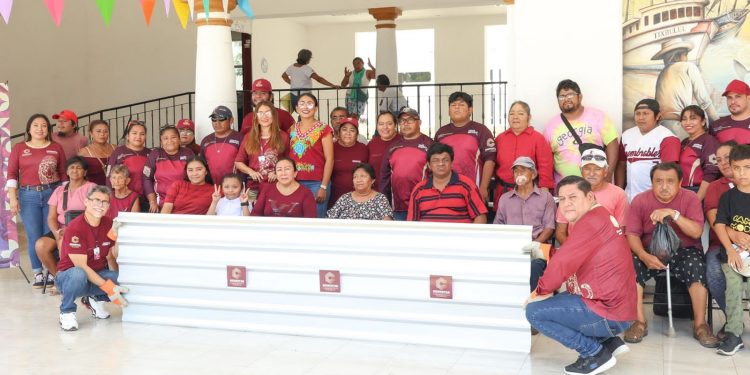 Bienestar entrega láminas a familias de Lerma y Samulá