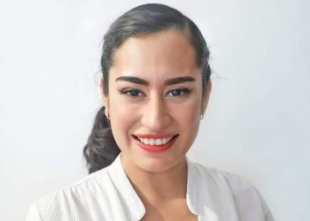 Presidenta de #Uman pierde el piso, pone su nombre en obras públicas y dispone de los recursos como propios, acciones sin sentido muy al estilo de la 4T