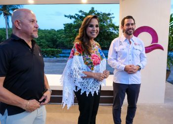 Supervisa Mara Lezama modernización de paraderos en la zona hotelera de Cancún