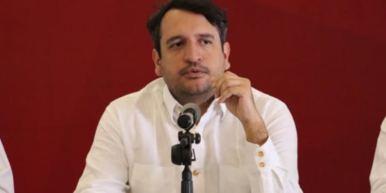 “Andy” López Beltrán niega amparo; acusa campaña de desprestigio