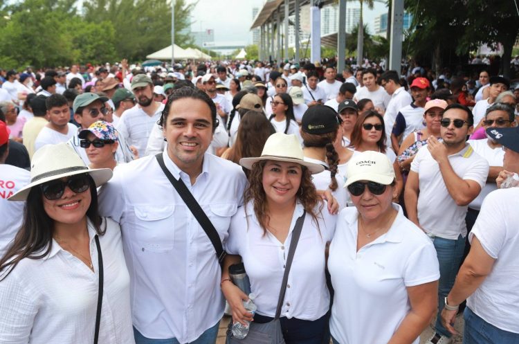 Enrique Baños intenta vender respaldo ciudadano en redes a costa de presupuesto de la UT Cancún, acarreo masivo pagado con recursos públicos