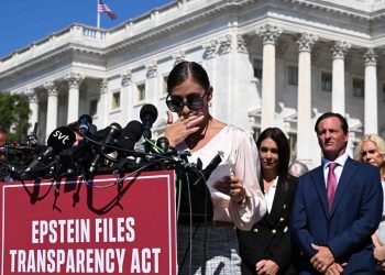 Víctimas de Epstein exigen al Congreso de EU transparencia total sobre documentos del caso