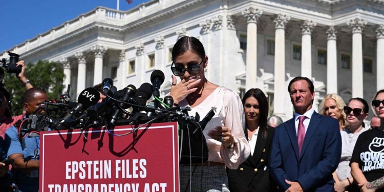 Víctimas de Epstein exigen al Congreso de EU transparencia total sobre documentos del caso