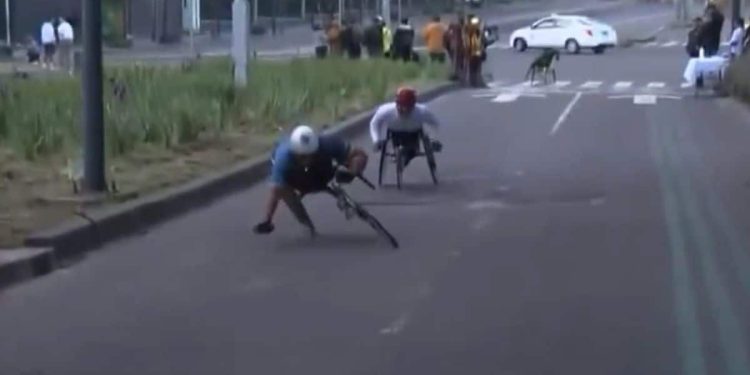 Marco Caballero denuncia caídas por baches y exige igualdad para atletas en silla de ruedas