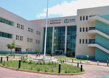 Detienen a mujer que se hizo pasar por médica en hospital del IMSS-Bienestar en Culiacán