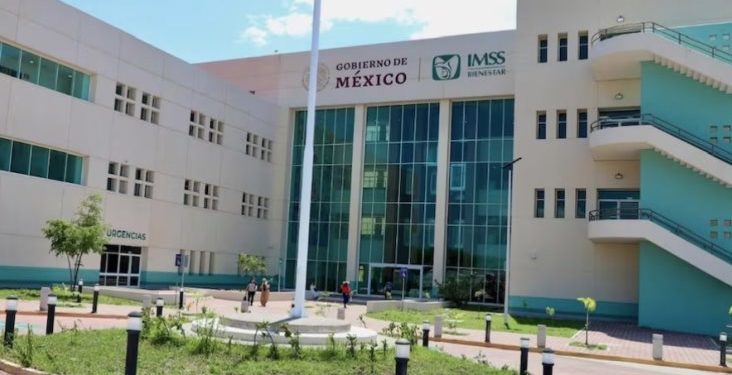 Detienen a mujer que se hizo pasar por médica en hospital del IMSS-Bienestar en Culiacán