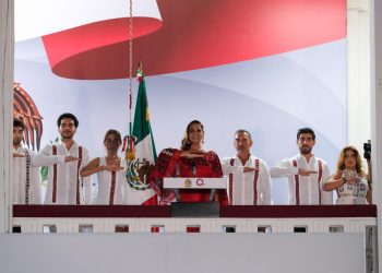 Mara Lezama celebra el 215 aniversario del Grito de Independencia junto al pueblo quintanarroense en una noche de unidad y fervor patrio
