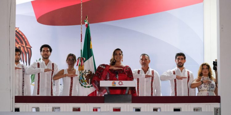 Mara Lezama celebra el 215 aniversario del Grito de Independencia junto al pueblo quintanarroense en una noche de unidad y fervor patrio
