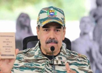 Maduro llama a prepararse para la “lucha armada” ante eventual agresión de EE.UU.