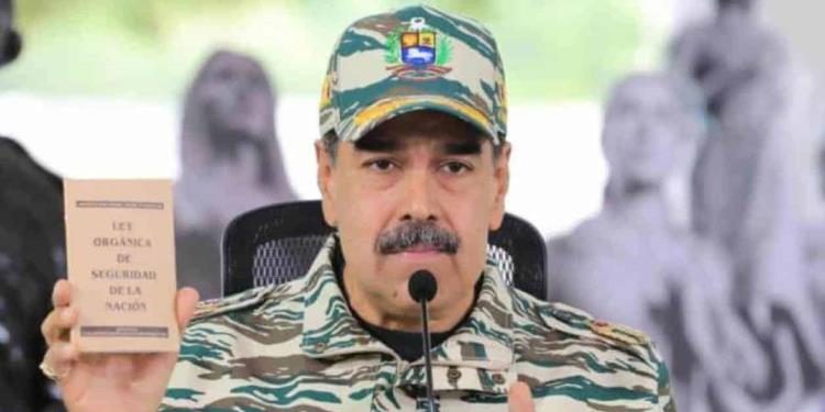 Maduro llama a prepararse para la “lucha armada” ante eventual agresión de EE.UU.