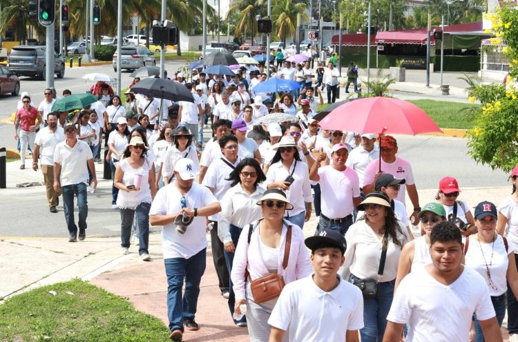 Enrique Baños intenta vender respaldo ciudadano en redes a costa de presupuesto de la UT Cancún, acarreo masivo pagado con recursos públicos