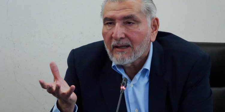 Critican en redes a Adán Augusto por pago mínimo de impuestos