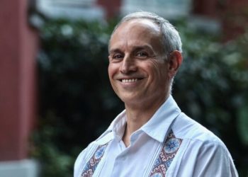 Sheinbaum defiende salario de López-Gatell en la OMS