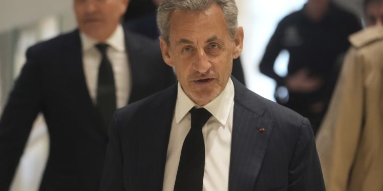 Sarkozy, condenado a 5 años de cárcel por presunta trama de financiamiento libio