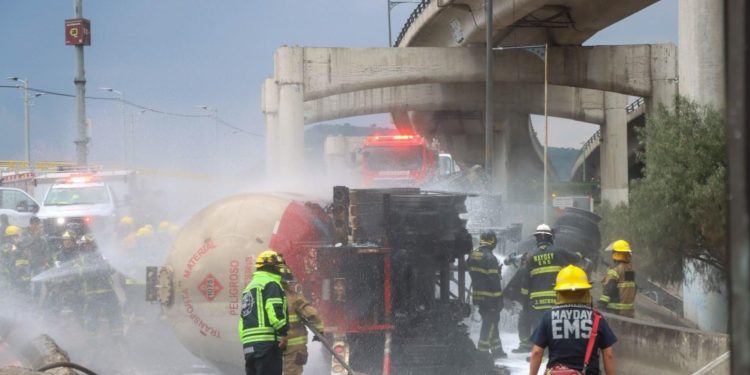 Víctimas de explosión de pipa en Iztapalapa sube a cuatro muertos y 90 heridos
