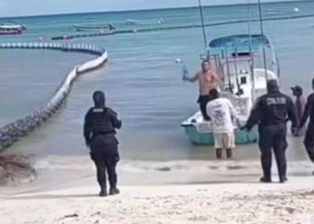 Suspenden a cinco policías en Playa del Carmen tras muerte de pescador detenido