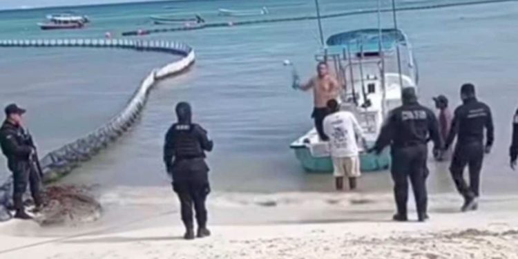 Suspenden a cinco policías en Playa del Carmen tras muerte de pescador detenido