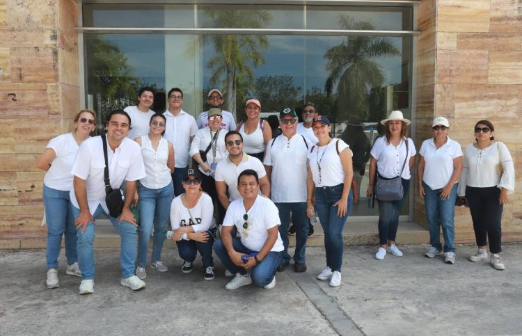 Enrique Baños intenta vender respaldo ciudadano en redes a costa de presupuesto de la UT Cancún, acarreo masivo pagado con recursos públicos