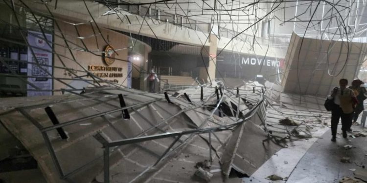 Terremoto de 6.7 sacude Filipinas; emiten alerta de tsunami