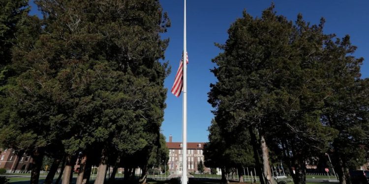 Helicóptero militar se desploma en zona rural de Washington