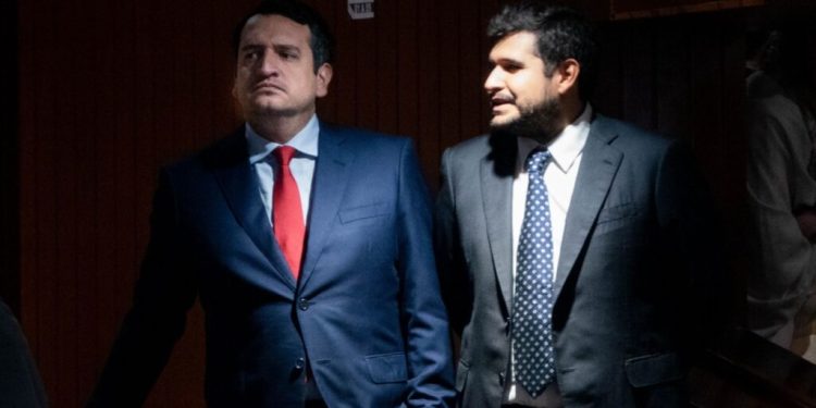 Acusan golpe político contra hijos de AMLO por uso indebido de amparos