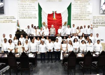 Toman protesta los nuevos integrantes del poder Judicial.
