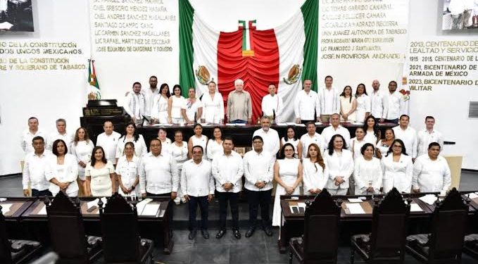 Toman protesta los nuevos integrantes del poder Judicial.