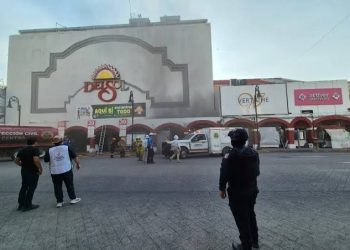 Explosión de aerosol reaviva incendio en tienda Del Sol en Villahermosa; 330 personas evacuadas