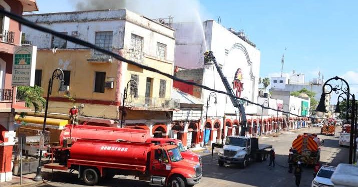 Reabren negocios del centro tras incendio de tienda delSol.