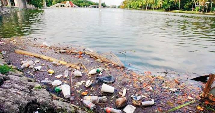 Autoridades realizan muestreo en Laguna de las Ilusiones para evaluar contaminación